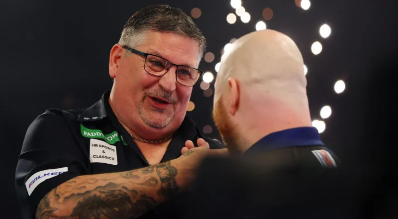 Anderson beats Hood to join Searle in semi-finals