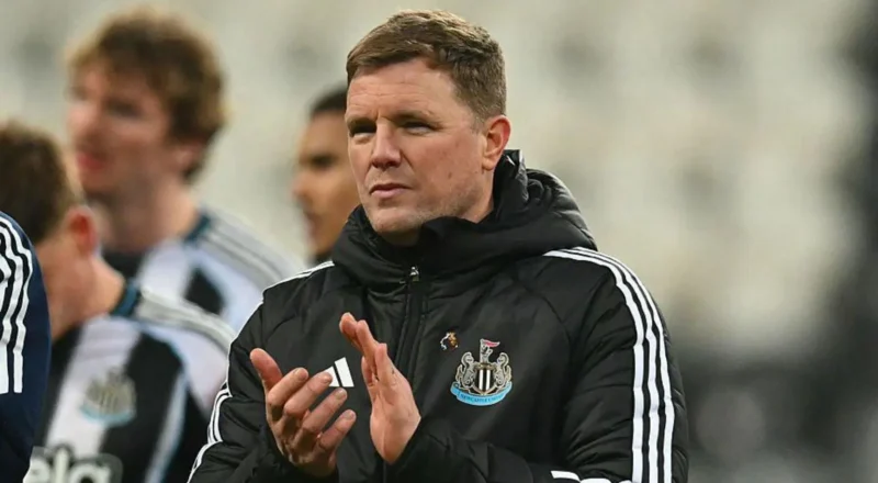 Eddie Howe applauds Newcastle United supporters after the defeat against Brentford on 7 February, 2026