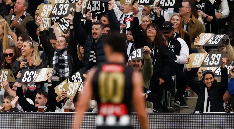 Magpies surprise as Scott Pendlebury shines to break AFL games record in style