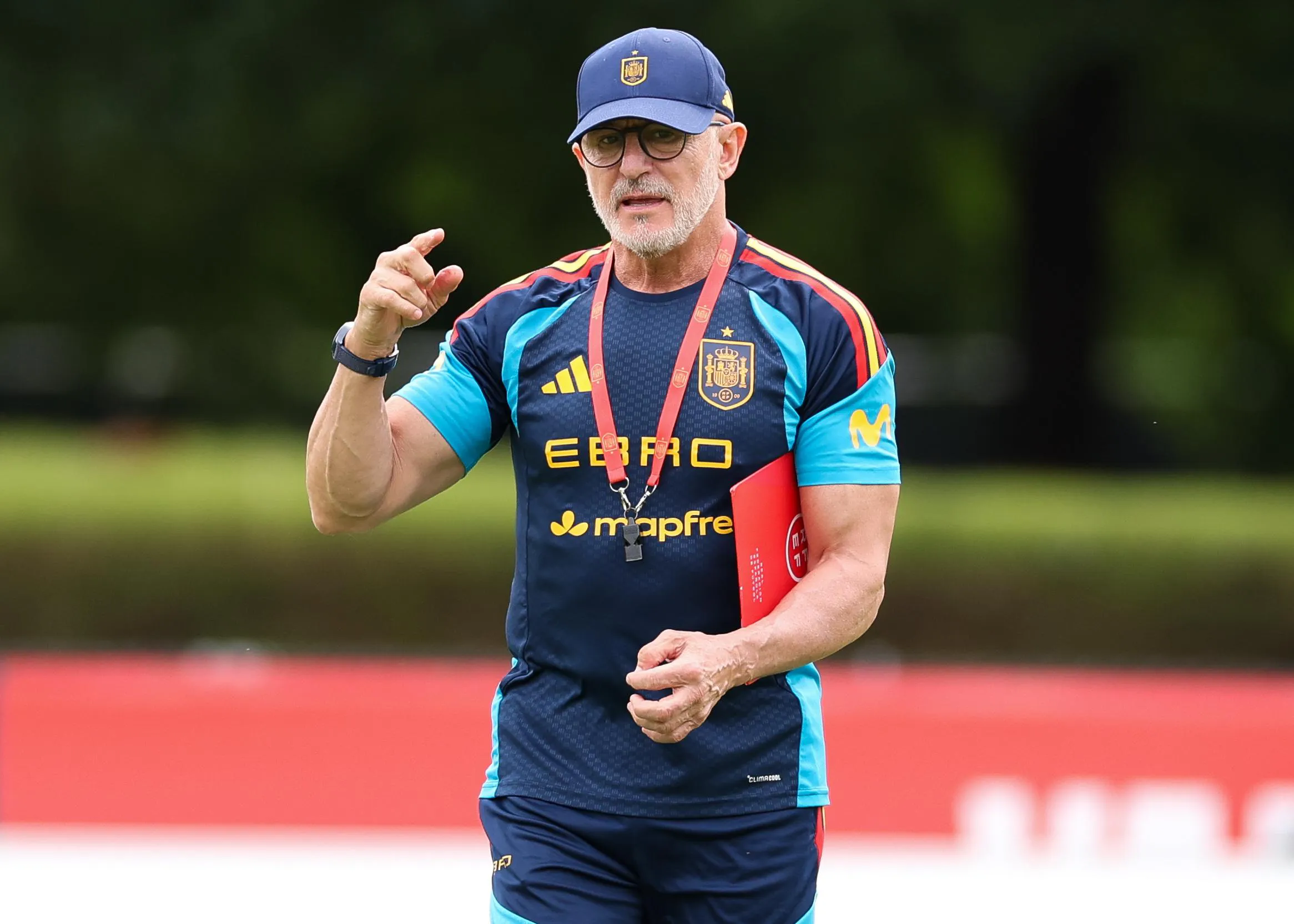 Luis de la Fuente in training