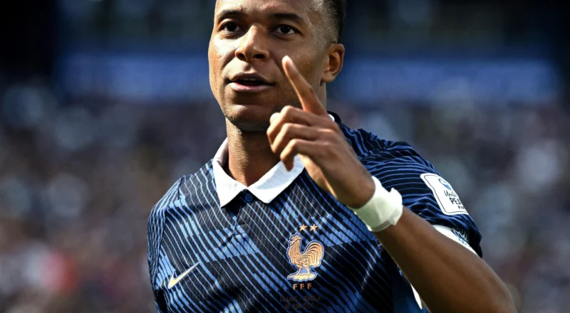 Kylian Mbappé hungry for Golden Boot battle with Messi as he sings Les Bleus