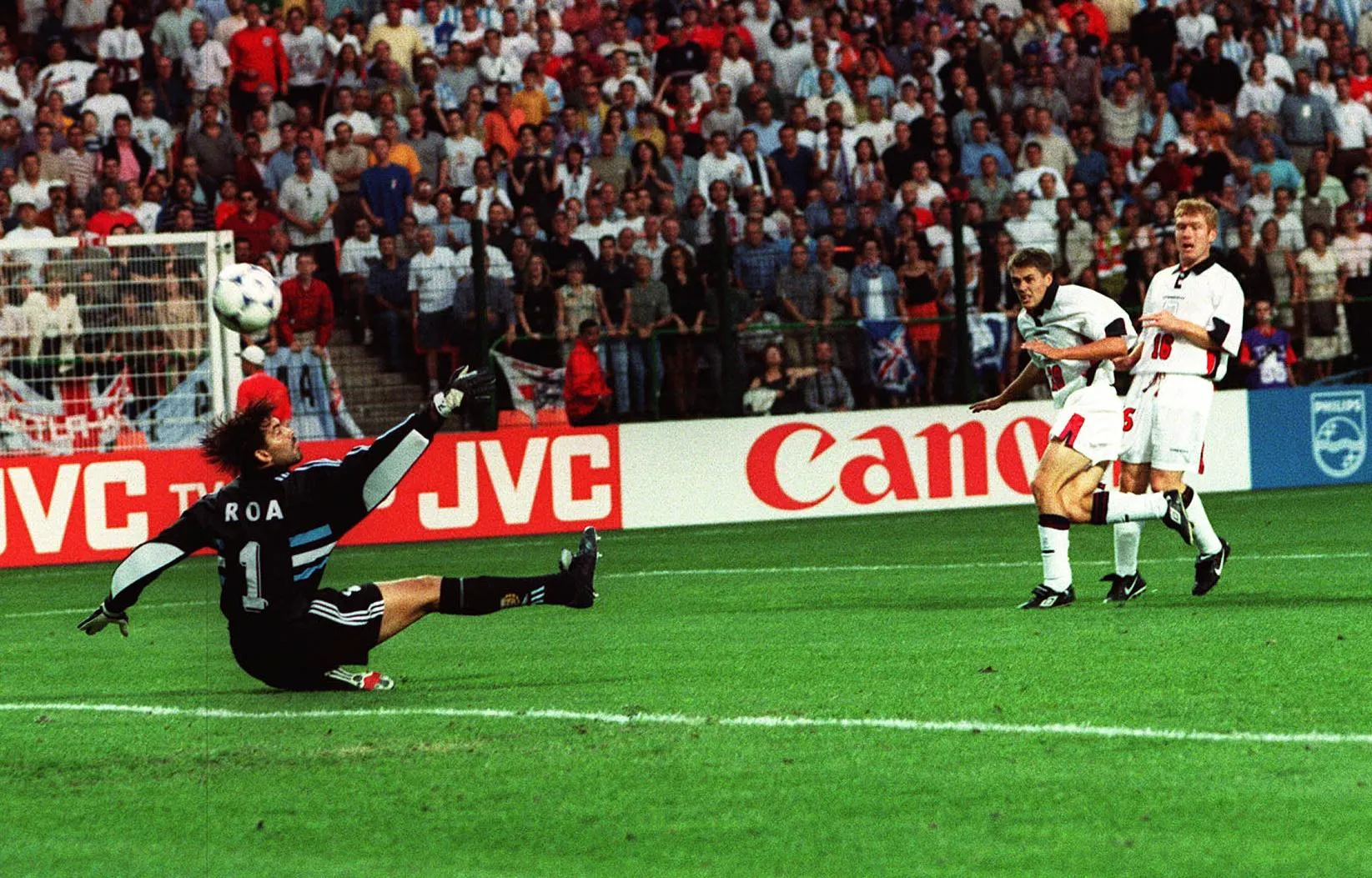 Michael Owen scores his solo goal during England’s defeat by Argentina at the 1998 World Cup.