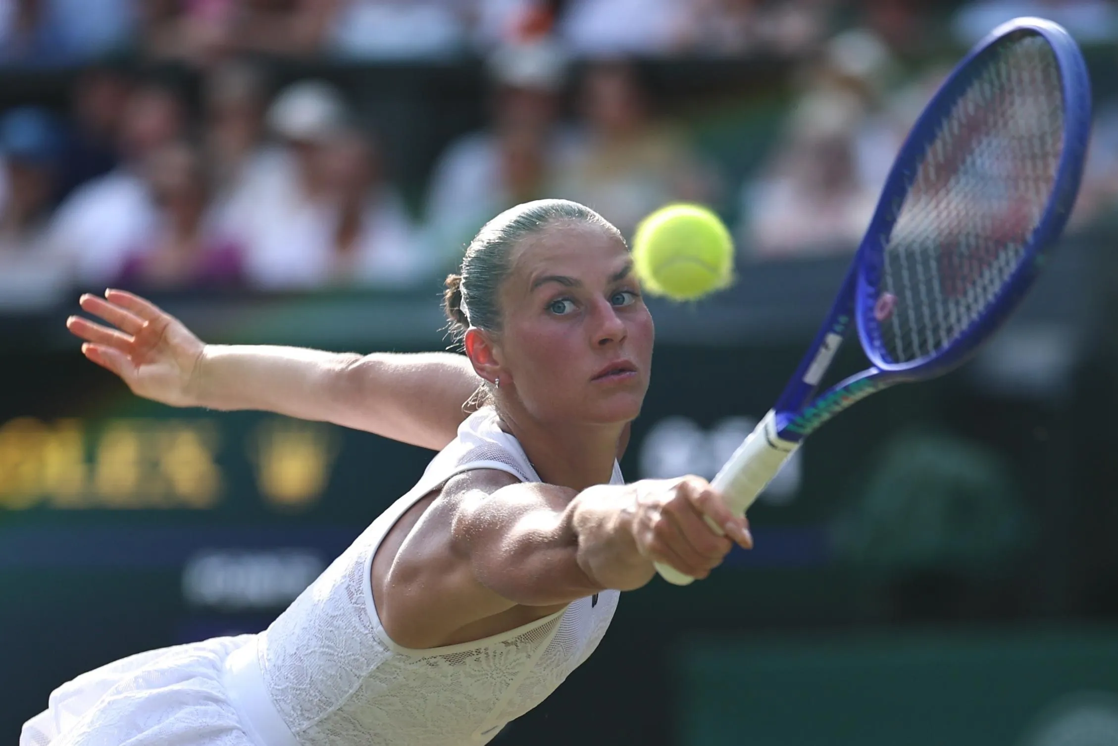 Marta Kostyuk stretches for a shot