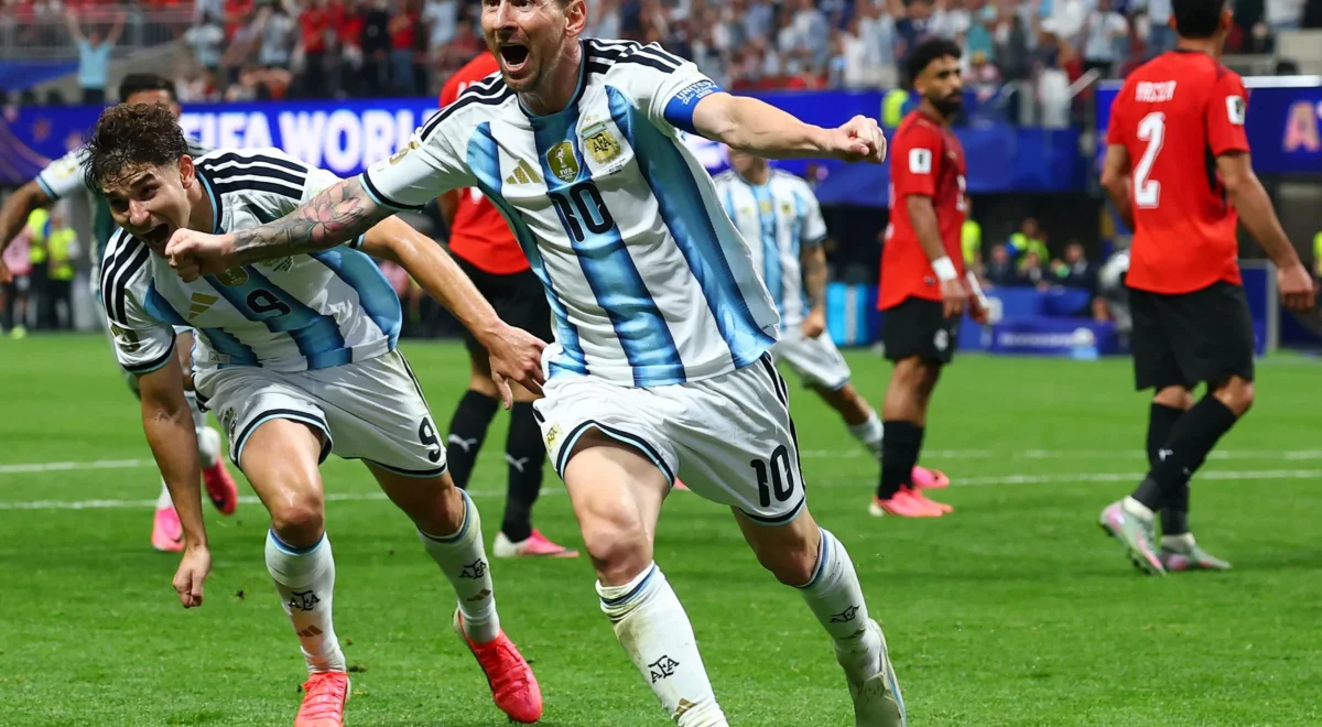2520.jpg Argentina avert disaster with controversial late comeback | World Cup Daily – video
