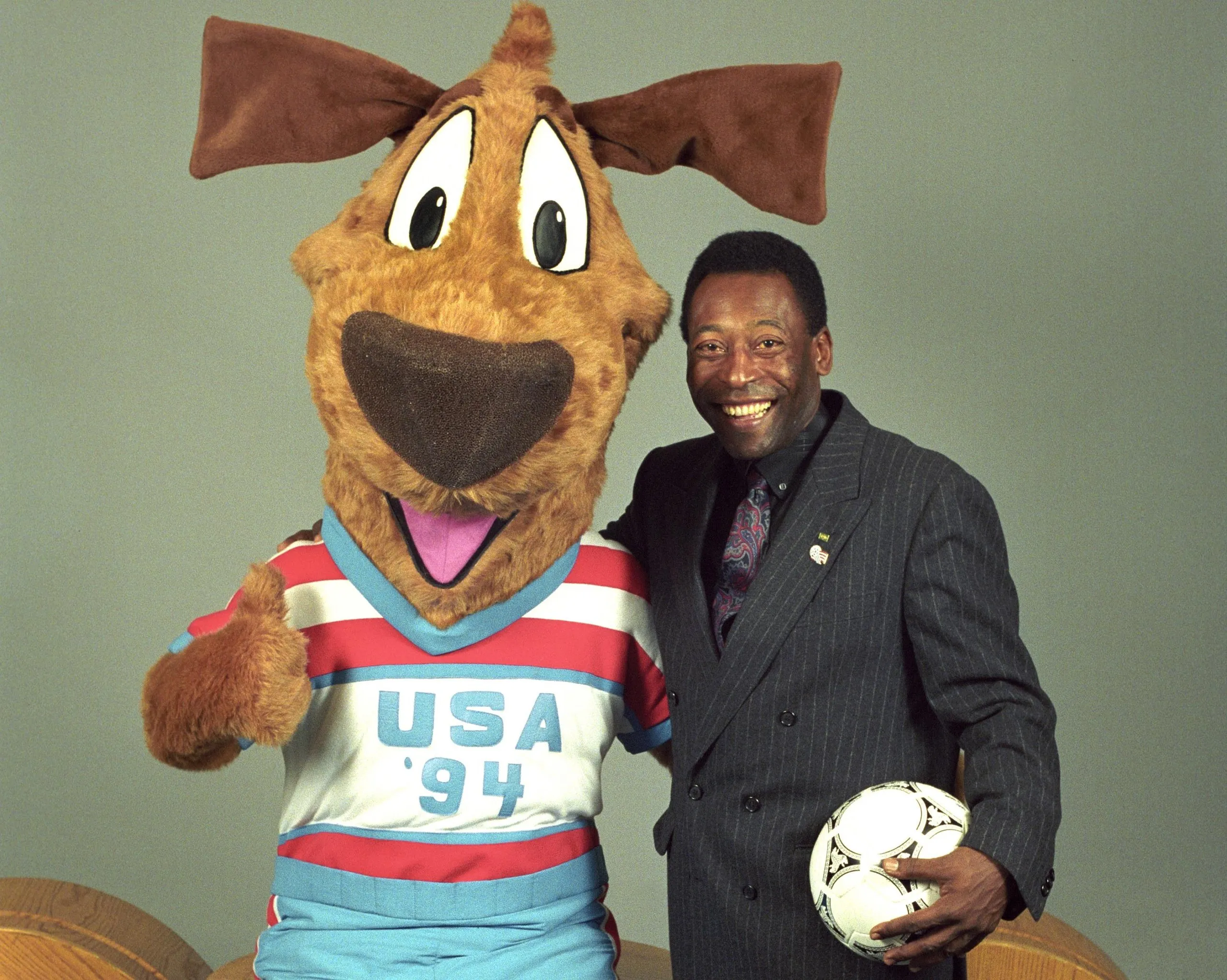 Pelé poses with the as yet unnamed mascot of the 1994 World Cup mascot at its introduction in New York on 14 January 1992