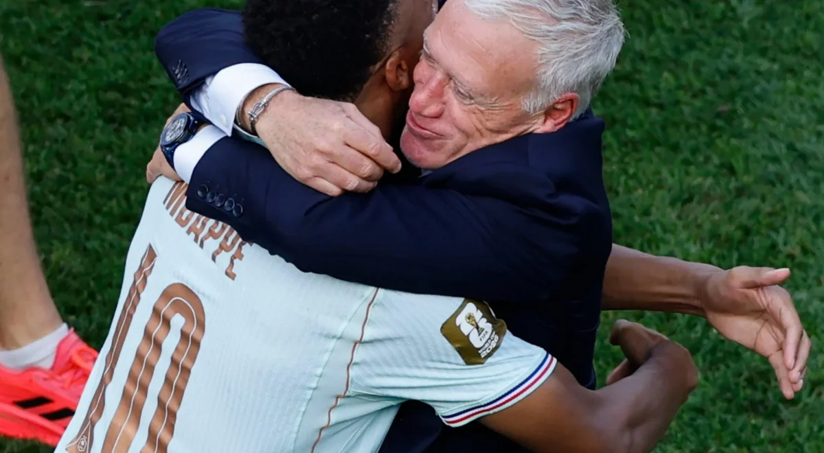 3333.jpg France maul meek Morocco to reach semi-finals | World Cup Daily – video
