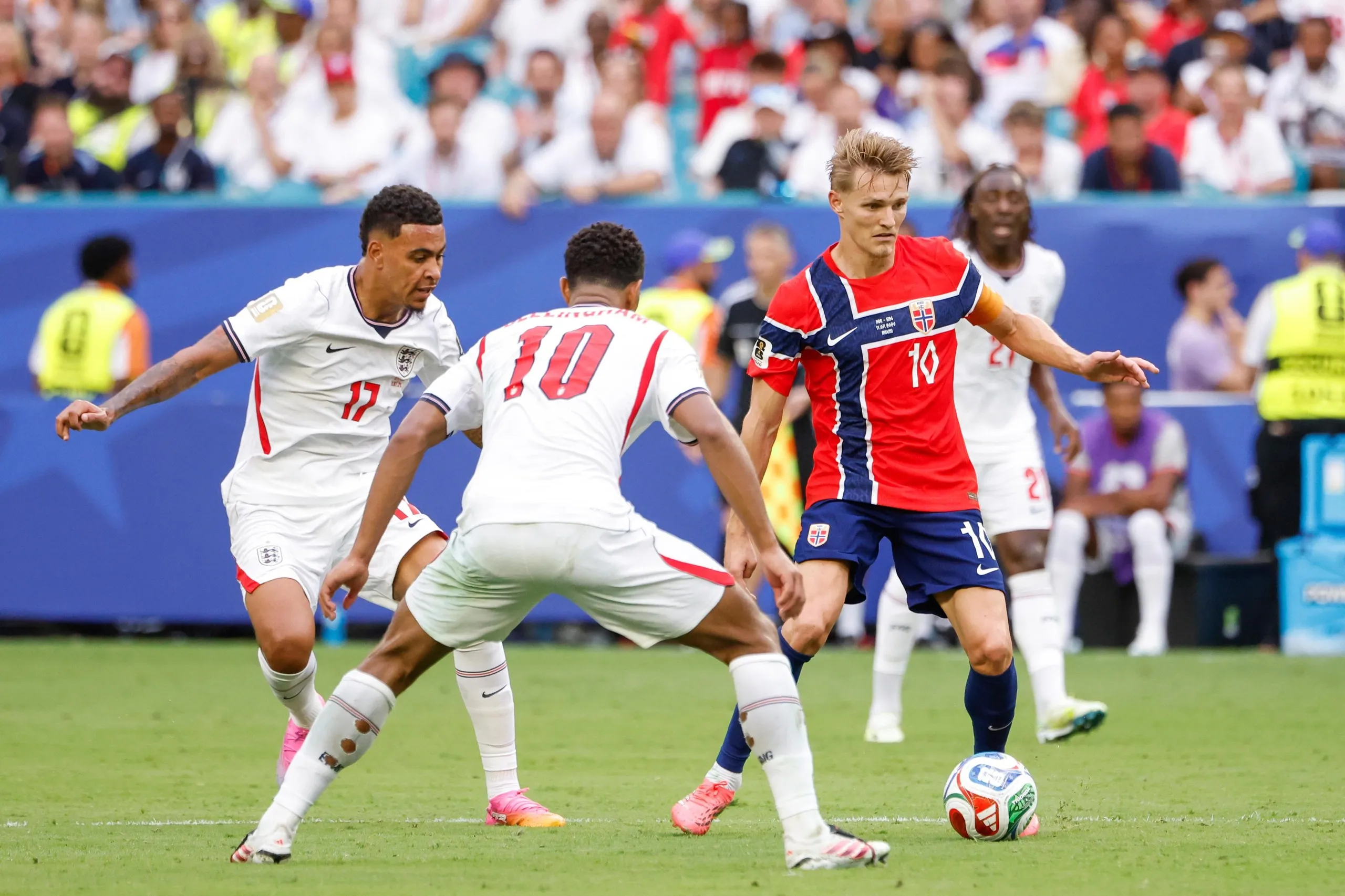 Morgan Rogers challenges Martin Ødegaard