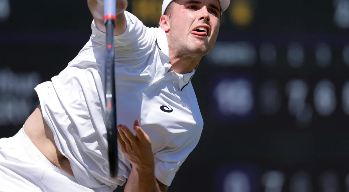 4334.jpg Fery defies nosebleed to carry British hopes into round three but Swan bows out