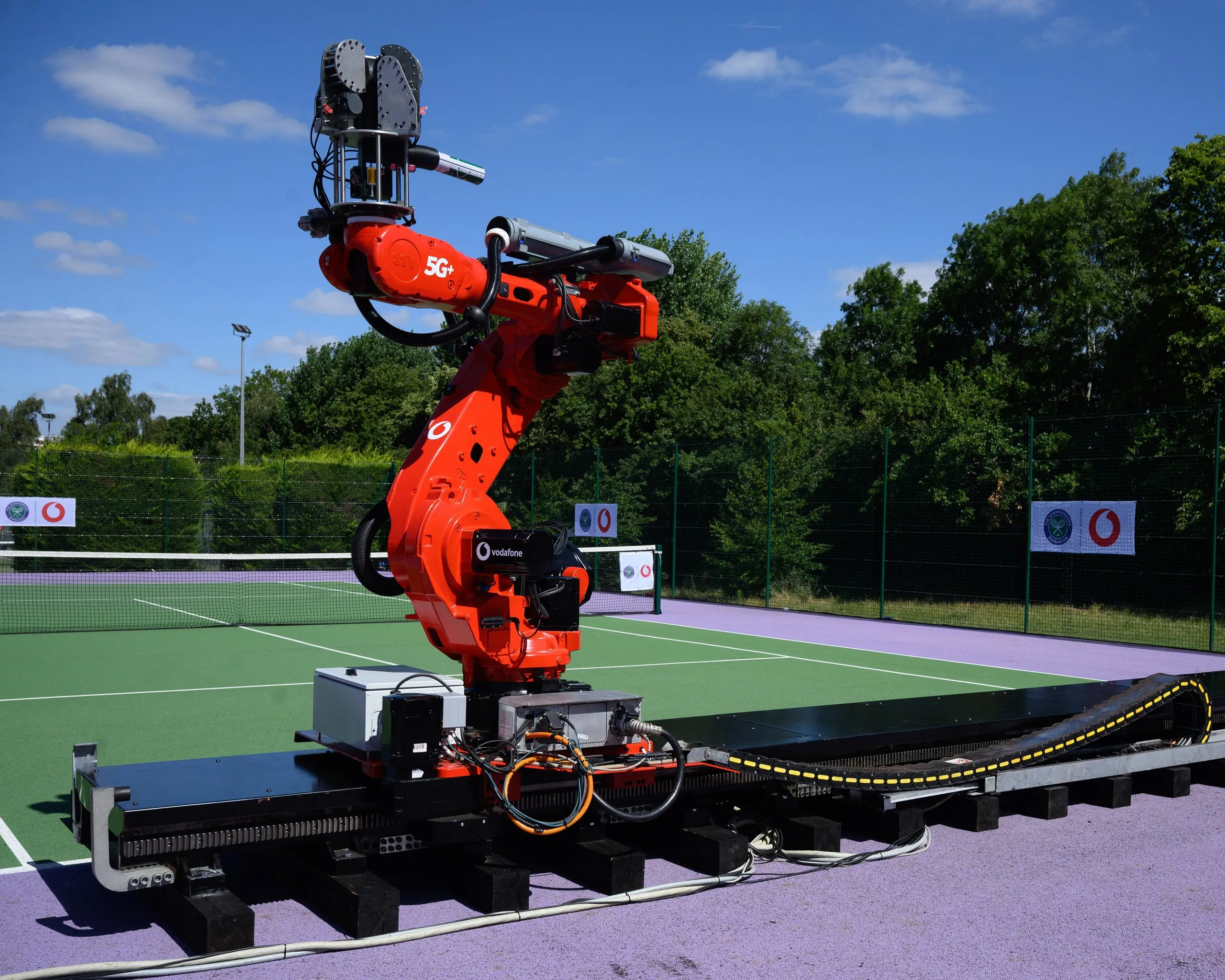 5Gs’s robotic serving machine, created in collaboration with Vodafone