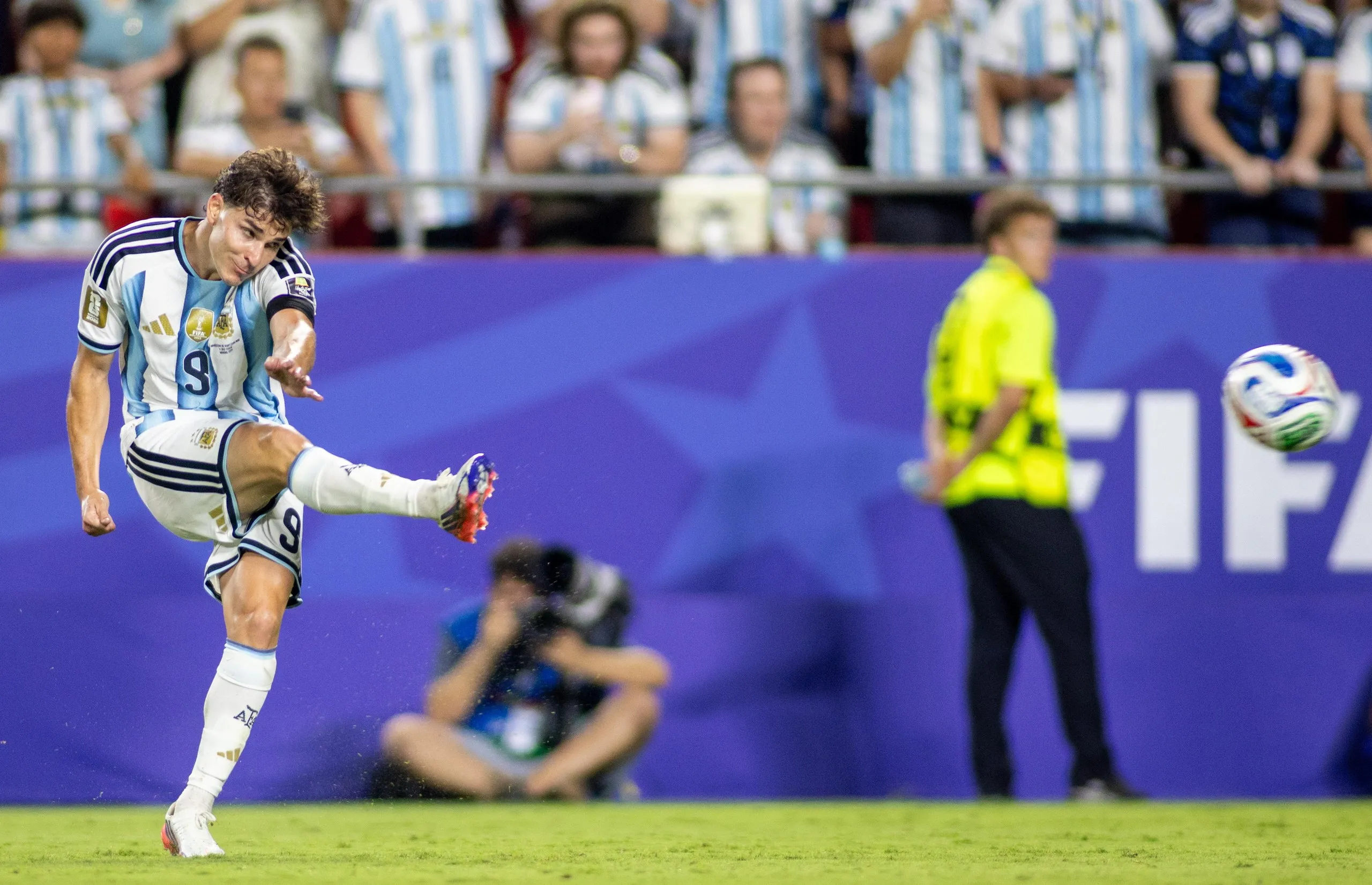 Julián Alvarez lets fly to score arguably the best goal of the World Cup so far against Switzerland