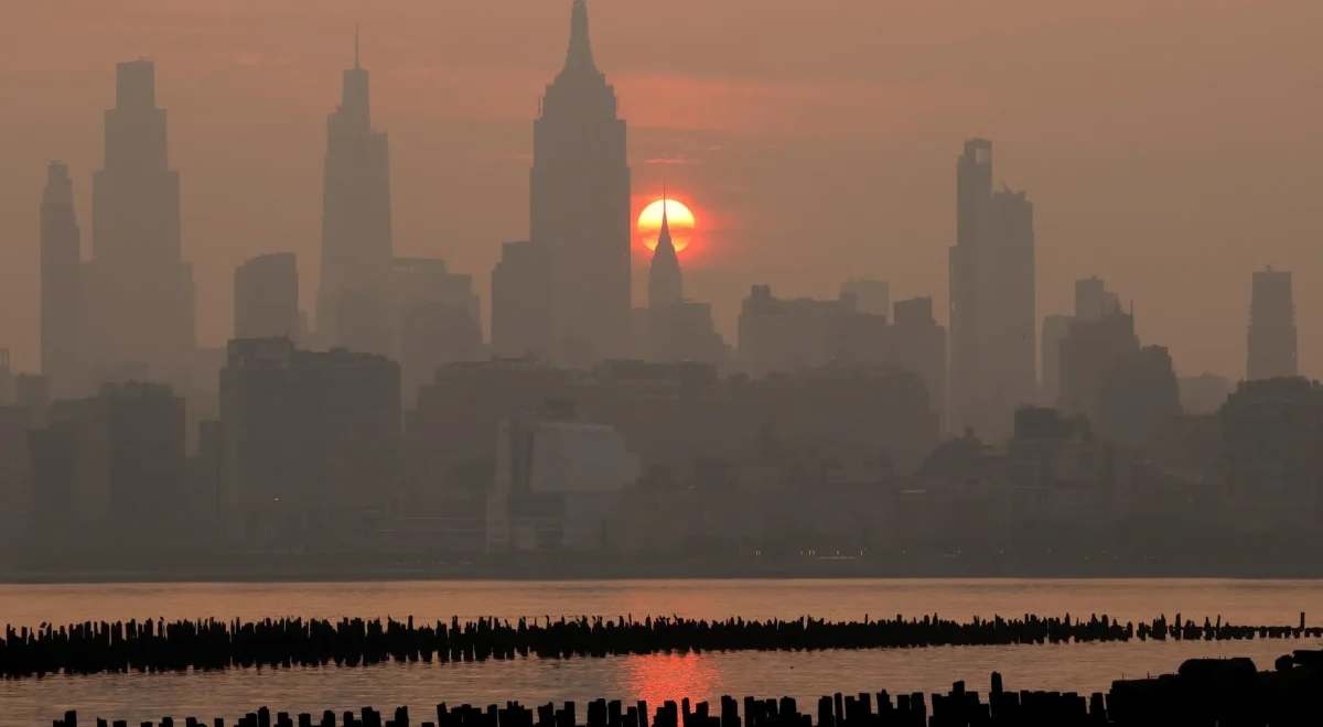 5384.jpg Smoke, travel and Trump threaten New York’s grand World Cup finale