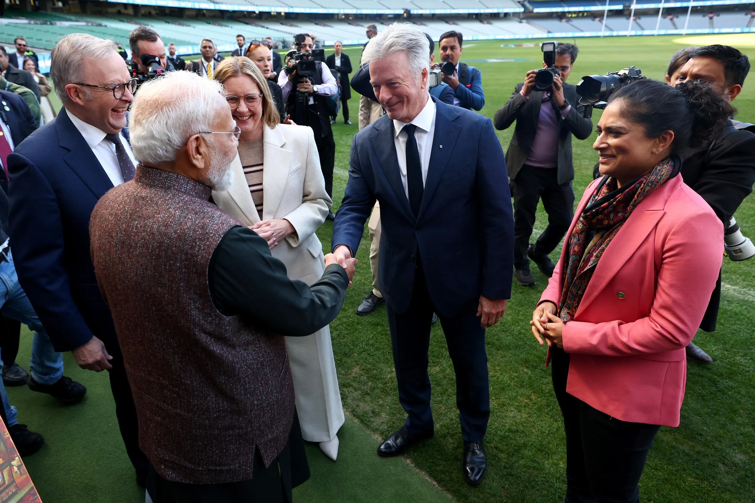 Steve Waugh shakes hands Narendra Modi at the MCG.