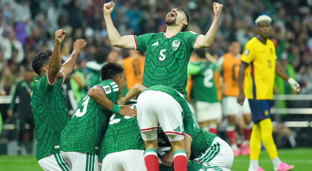 5746.jpg Mexico end World Cup knockout drought with last-32 win over Ecuador in Azteca cauldron