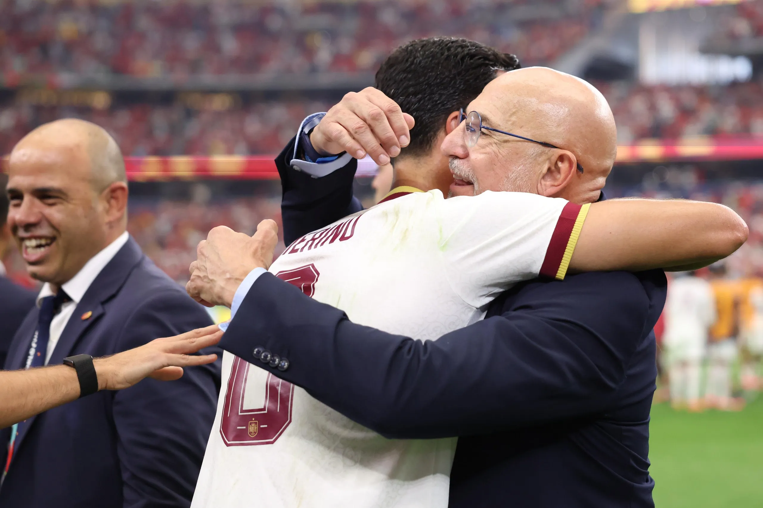 Luis de la Fuente embraces Mikel Merino